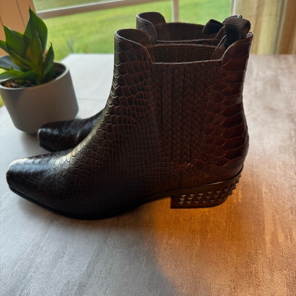 Donald Pliner Milann Studded Heel Dark Brown Slip On Leather Boots 9.5 Grunge - Picture 8 of 14